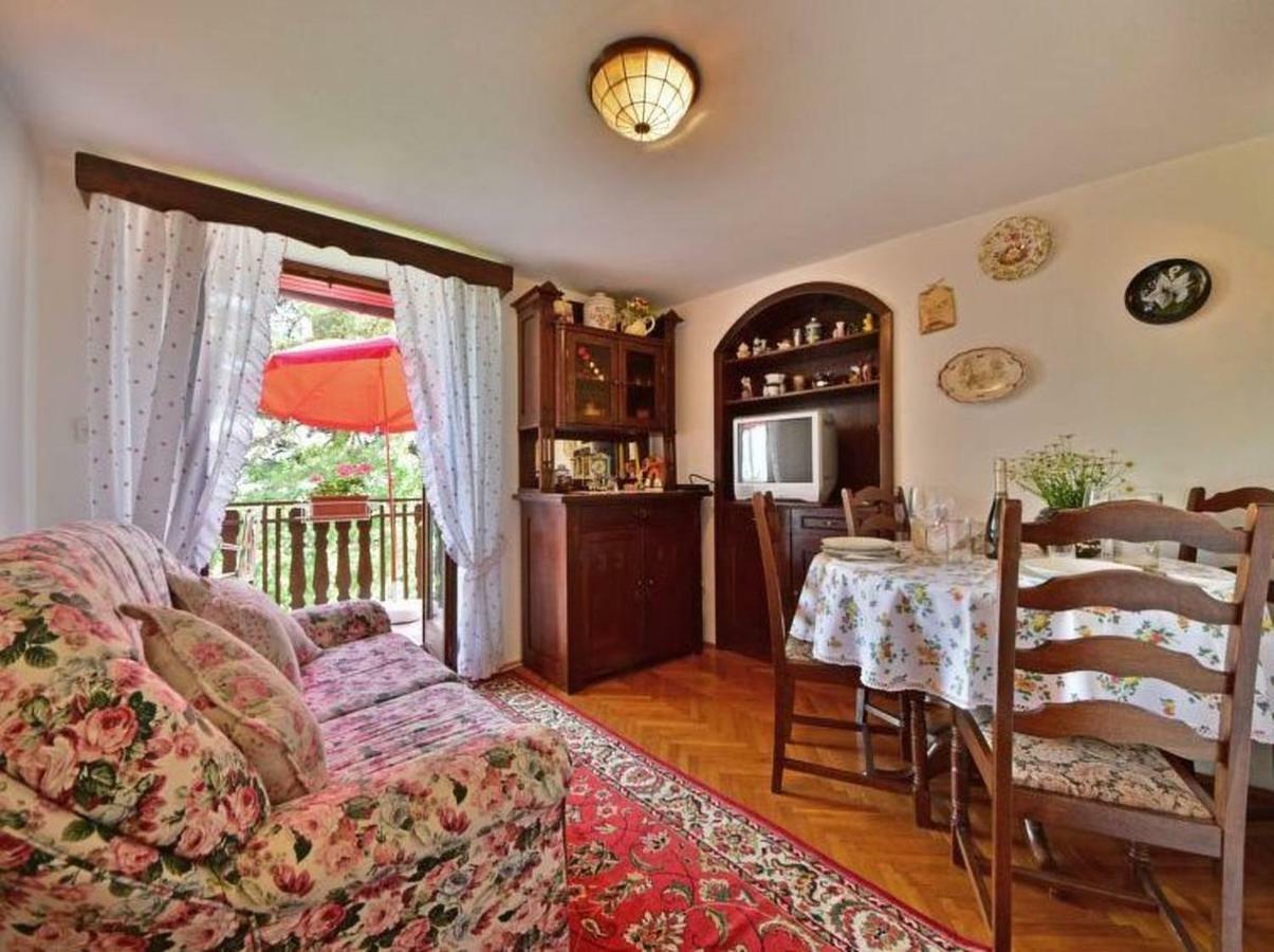 Comfy And Warm Ap With Balcony Surrounded With Beautiful Nature Lovran Exterior photo